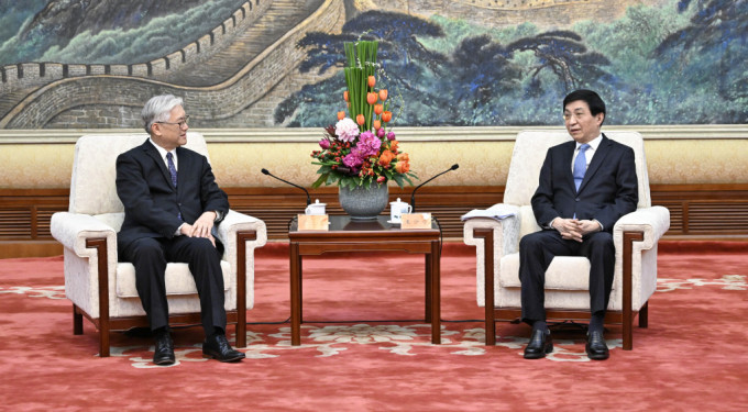王滬寧(右)會見國民黨副主席夏立言。