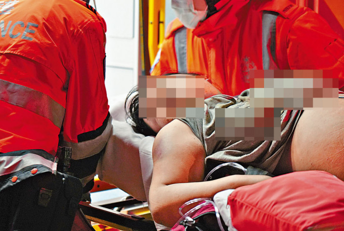 任職護士的女事主在火場被救出時已陷入昏迷，送院搶救後不治。