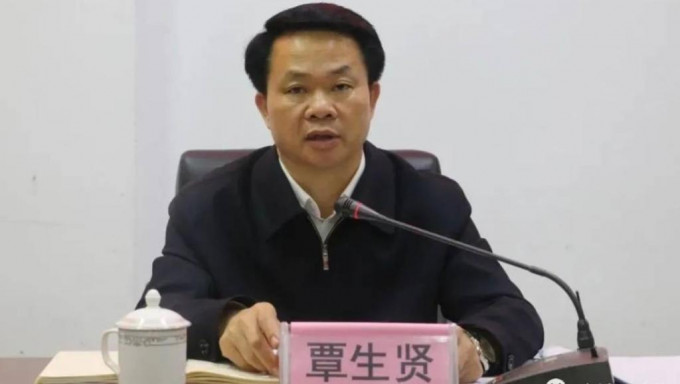 覃生贤被开除党籍和公职。
