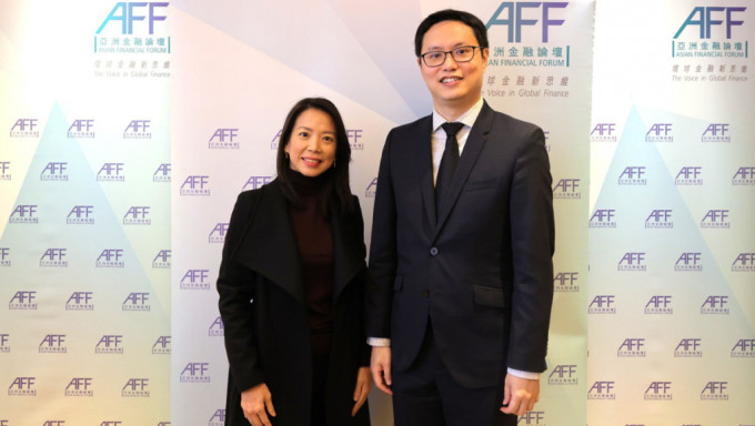 亞洲金融論壇策劃委員會主席、滙豐香港區行政總裁林慧虹（左）及香港貿發局副總裁劉會平（右）。