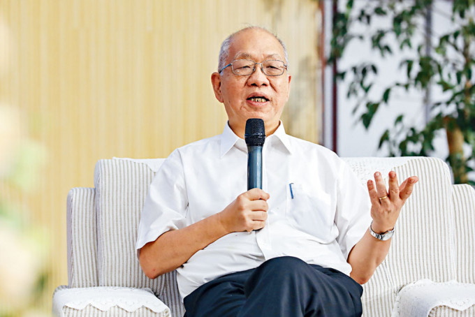 丘成桐獲頒邵逸夫數學科學獎，成為歷來第3位奪此殊榮的華人學者，以表彰他在幾何分析的數學分支的貢獻。