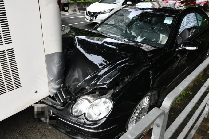 深水埗及長沙灣今日在2個小時內，分別發生2宗車禍，釀成一死三傷。