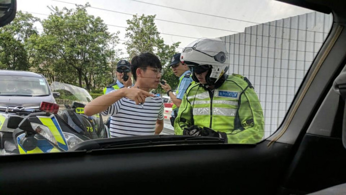 香港眾志稱車輛被警察扣查。香港眾志圖片
