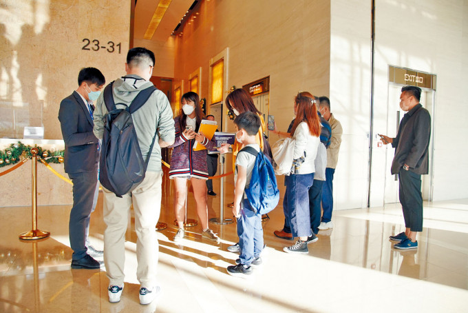 維港1號繼續開放展銷廳予公眾參觀，參觀情況不俗。