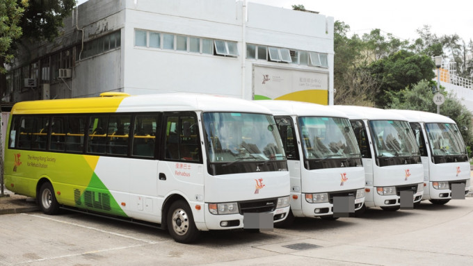审计报告指复康巴士服务固定路线乘客人次减少30%，香港复康会网站图片