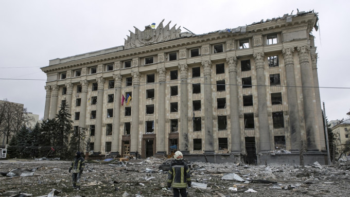 被俄军击中的哈尔科夫国会。美联社资料图片