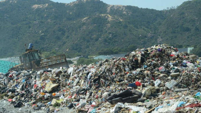 在足够的转废为能设施啓用前，香港仍需堆填区处理都市固体废物。资料图片