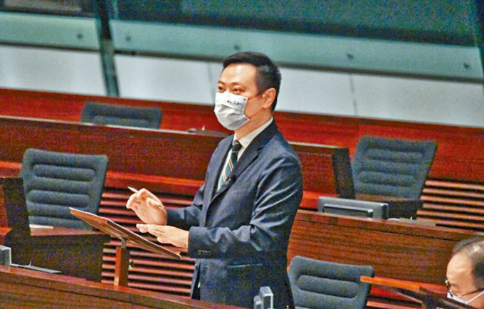 民政事務局局長徐英偉指，不應猜測會否有「負面清單」和補選。