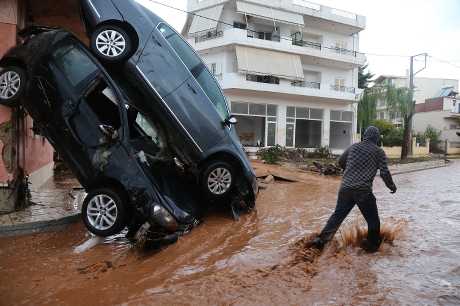 受影響城鎮大片地區被洪水和泥土淹沒。新華社