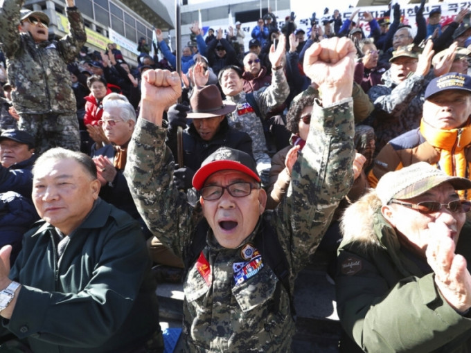 南韩民众不满美国要求南韩分担更多驻军费。AP