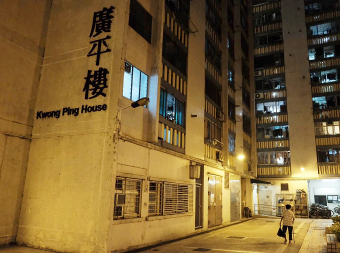 确诊的26岁男子，于家人居住在大埔广福邨广平楼。