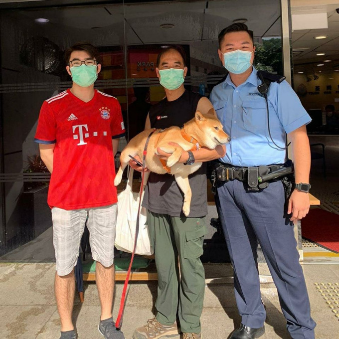 小柴犬已毫髮無損回到主人身邊。
香港警察 Hong Kong Police FB 圖片