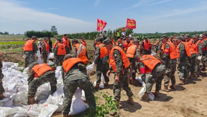 武警湖南總隊等搶險力量正在緊急處置中。