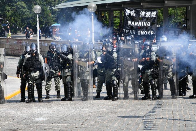 截至上月29日，警队在处理大型骚乱的行动中，共使用16191粒催泪弹。 资料图片