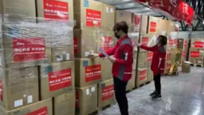 京東協調10萬盒中成藥援港。片段截圖