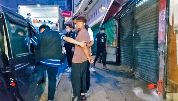 警方国安处日前拘捕前「香港众志」5名成员。