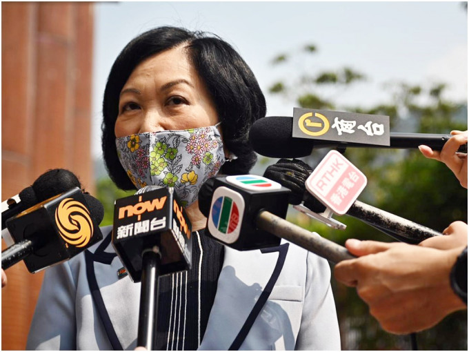 叶刘淑仪指纪律部队在反修例事件中忍辱负重，表现出色。