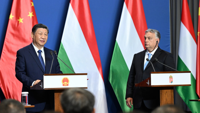 國家主席習近平在布達佩斯總理府同匈牙利總理歐爾班會談後共同會見記者。 新華社