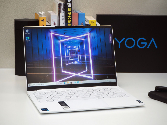 ●Yoga Slim 7i Carbon屬13.3吋機款,但重量最輕只有966g。