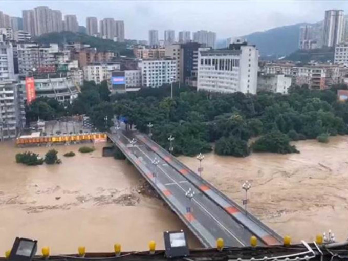 重庆綦江出现1940年以来最大洪水。(网图)