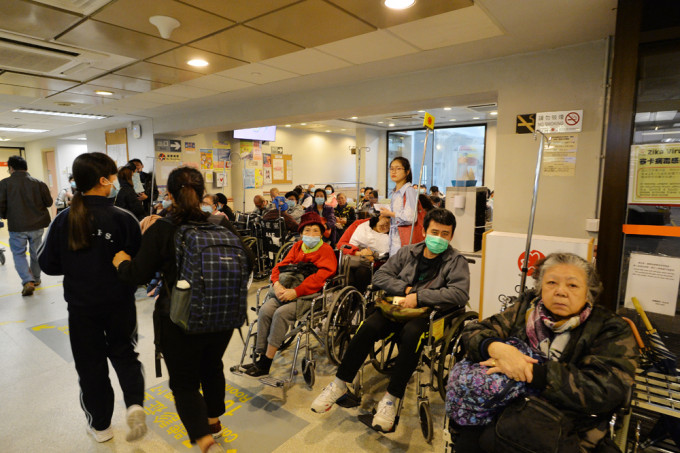 医院管理局数字显示，本港公立医院急症室昨日有5808人次求诊。 资料图片