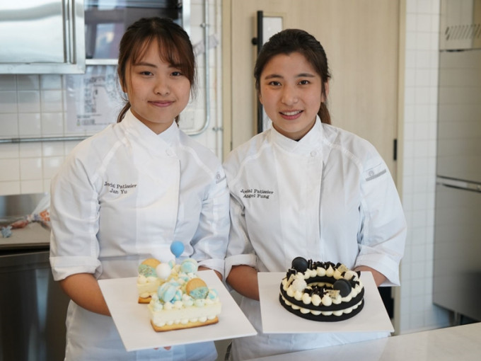 90后厨艺学生网店自创「字母蛋糕」。VTC图片