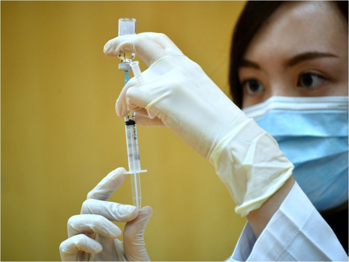 据悉，特首林郑月娥已正式向中央提出要求，希望向香港提供国药疫苗。
