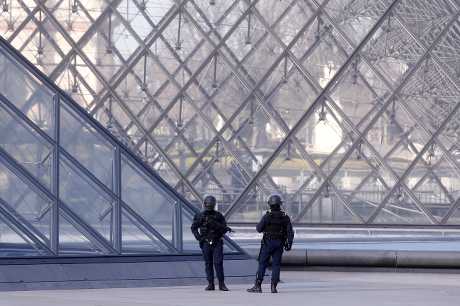 法國警方繼續調查案件。AP
