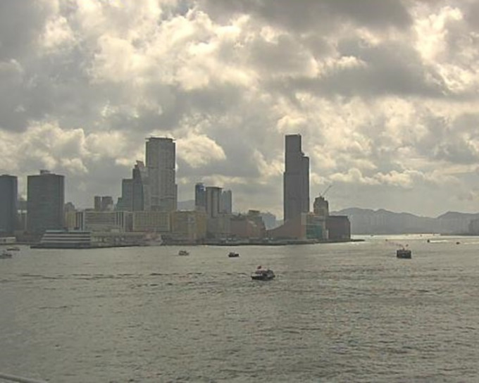 本港今日多雲有零散驟雨，最高31度。天文台圖片