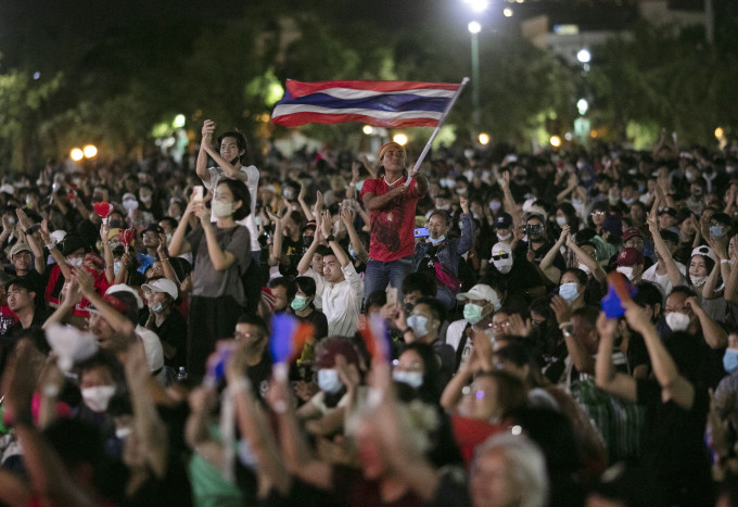 泰國近月多次有反政府示威，矛頭亦指向王室。 AP