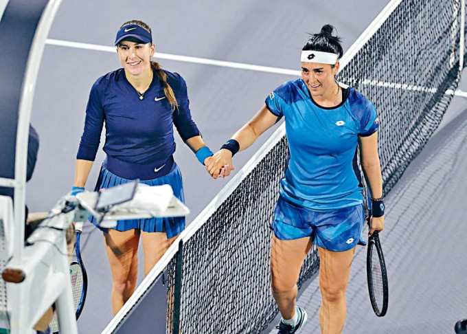 ■宾丝（左）和查芘亚宣布自己战毕阿布札比网赛后感染新冠病毒。