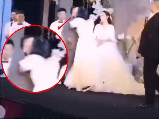 河南一个婚礼上伴娘突然强吻新郎，令众人面面相觑。影片截图
