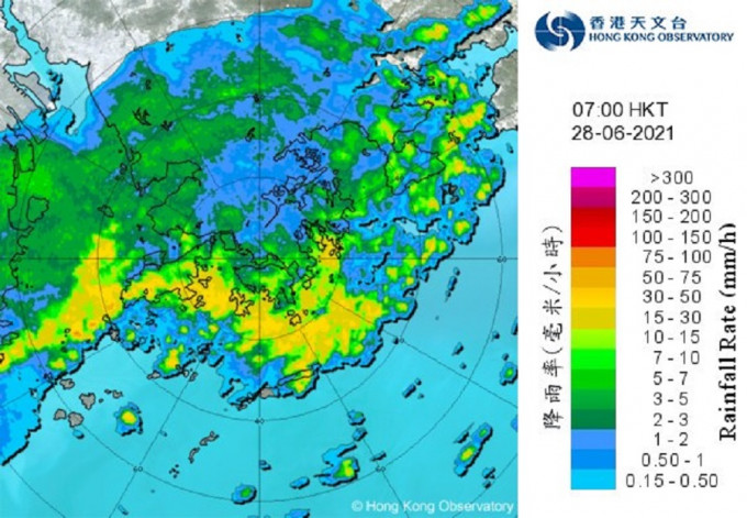 在黄色及红色暴雨警告信号生效期间，雨带主要集中在香港南部海域附近 ，影响港岛、大屿山、长洲和南丫岛一带等。天文台