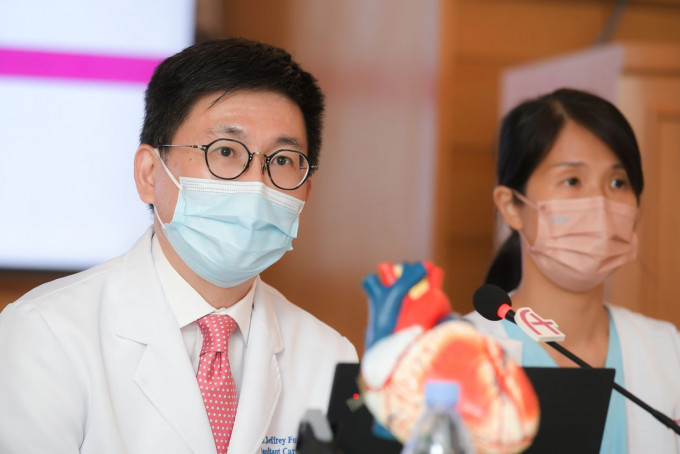 港安医院心脏科顾问医生冯永康(左)。医院图片