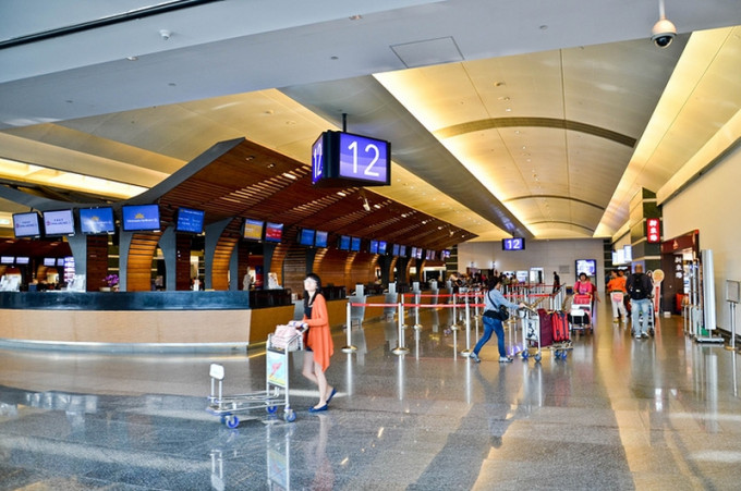 台湾星期四（25日）凌晨起恢复国际旅客在台北桃园机场转机，但转机旅客不能往返中国大陆。(网图)