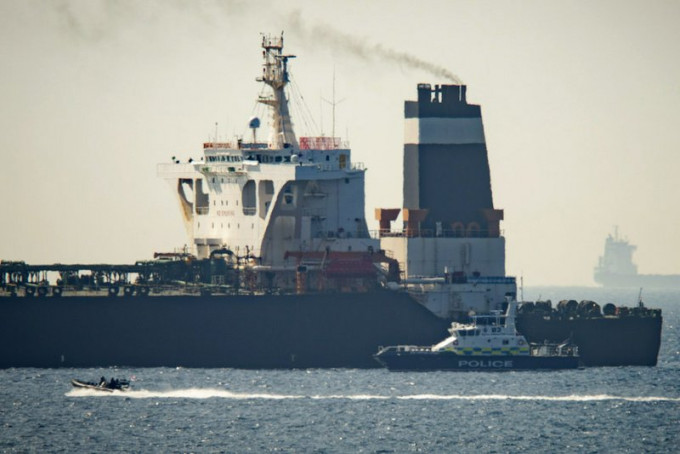 伊朗再扣押一艘涉走私汽油的外國運油輪和其7名船員。AP