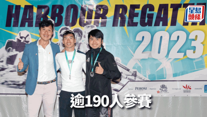 张铭恒(右)以一面维港赛艇赛银牌为其在港的赛艇生涯画上圆满句号。 公关图片