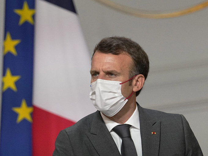 法國總統馬克龍發表全國電視講話，強制醫護人員九月中前必須接種新冠疫苗。AP圖片