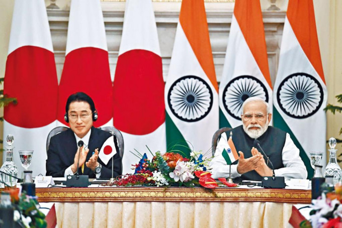 印度總理莫迪（右）周六會晤日揆岸田文雄。