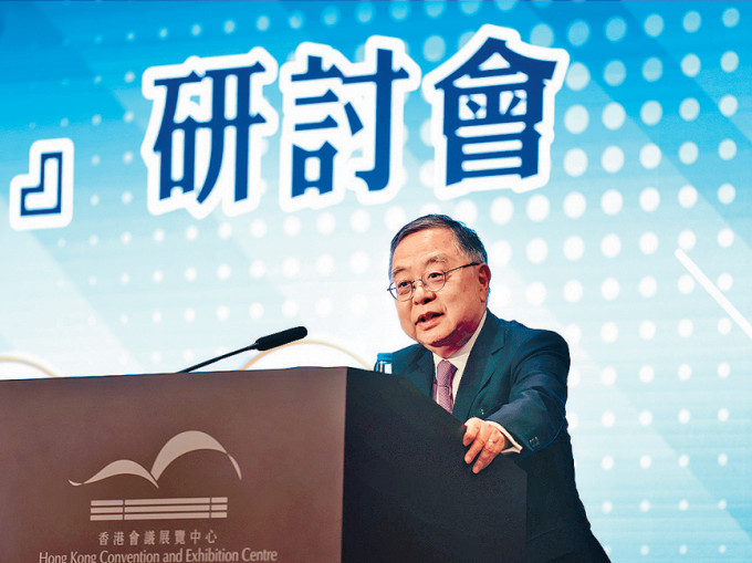 香港發展論壇昨舉辦「拼經濟，如何拼？」研討會，論壇召集人陳啟宗致辭。