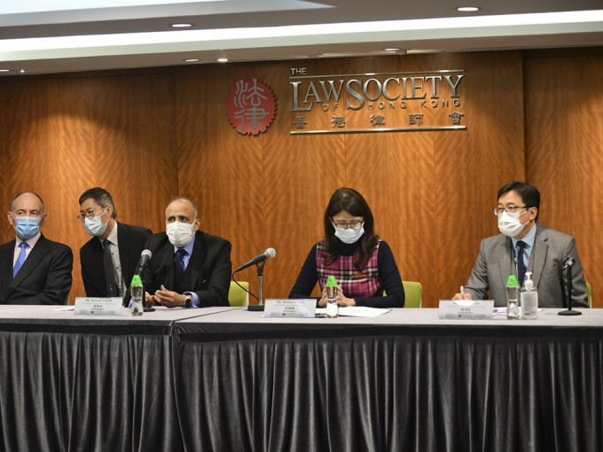 香港律師會早前介入涉違規的黃馮律師行。資料圖片