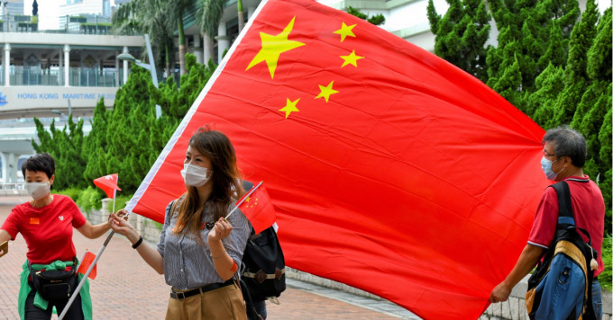 特區政府將會適當修訂《國旗及國徽條例》，以實施適用於香港特區的規定，履行憲制責任。 （資料圖片)
