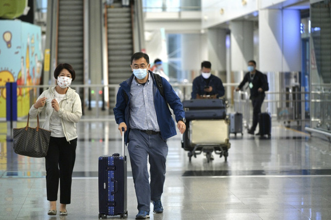 已打针者从中低风险地区抵港，最短隔离7日。资料图片