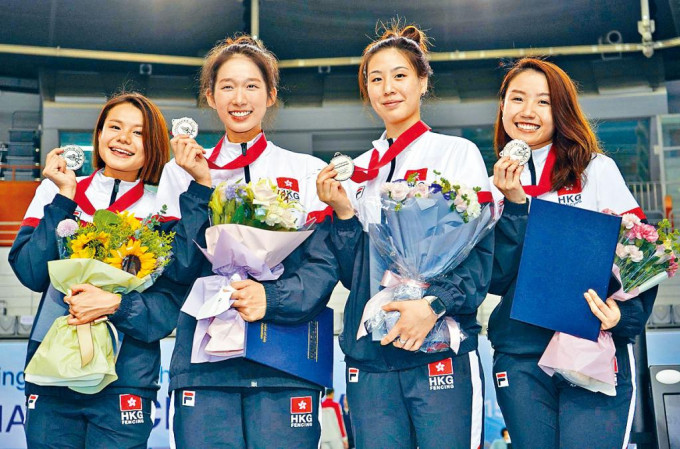 连翊希（左起）、江旻憓、陈渭泠和朱嘉望组成的女重港队于亚锦赛夺银。