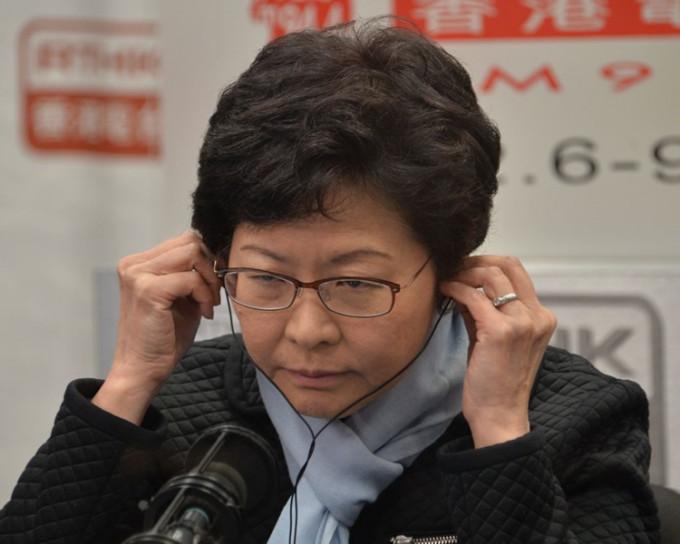 林鄭月娥被指任發展局長時扣起土地，反駁指有關指控無根據。
