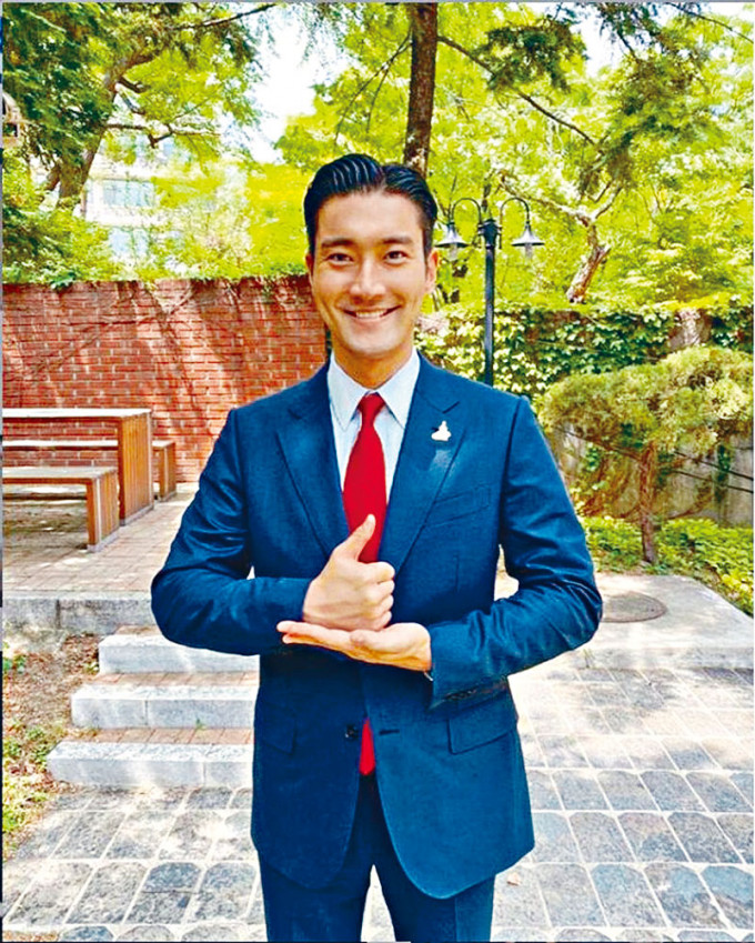 ■崔始源留言对亚裔受仇视表示关注。