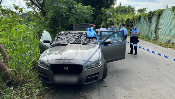 男子車內燒炭亡。林思明攝