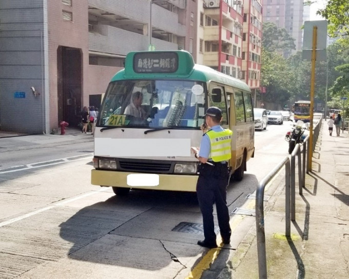 警方一連3日「駒始」行動，針對公共服務車輛。