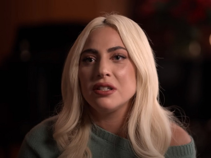 Lady Gaga首次透露自己「因姦成孕」。（Apple TV截圖）