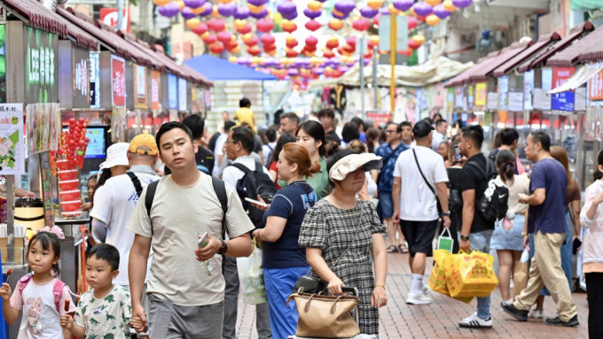 庙街与深圳东门老街签约 邀网红宣传引人流 商户无惧竞争盼延长夜缤纷